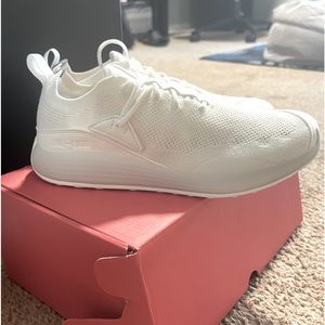 Size 8 Women Lane Eight Trainer AD 2W- White